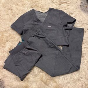 EUC Women’s XS Figs SET in Graphite